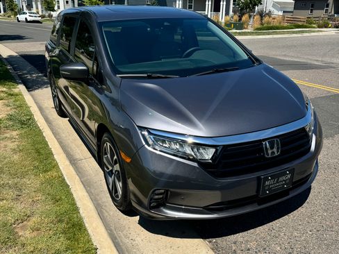 Used 2024 Honda Odyssey Touring image 2