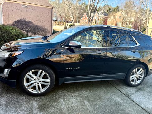 Used 2018 Chevrolet Equinox Premier image 2