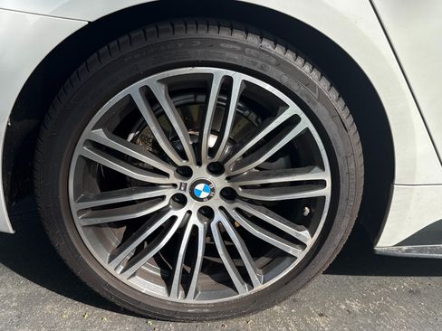 Used 2019 BMW 530e w/ M Sport Package image 27