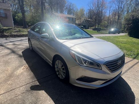 Used 2015 Hyundai Sonata Limited w/ Option Group 05 image 2