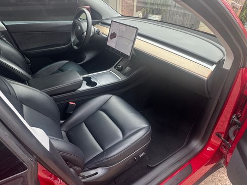 Used 2021 Tesla Model Y Long Range image 17