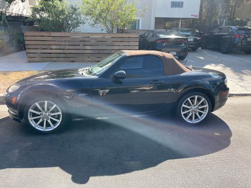 Used 2006 MAZDA MX-5 Miata Grand Touring w/ Premium Pkg RWD image 6