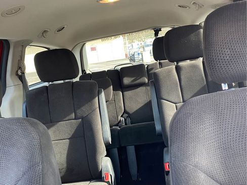 Used 2013 Dodge Grand Caravan SXT image 9