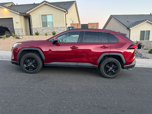 Used 2023 Toyota RAV4 XLE AWD/4WD image 6