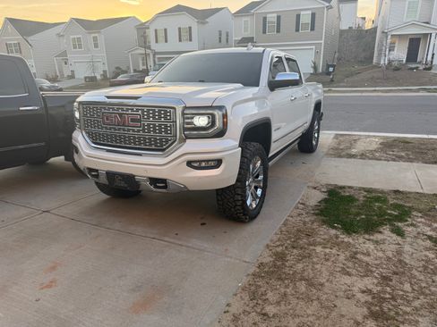 Used 2017 GMC Sierra 1500 Denali w/ Denali Ultimate Package image 2