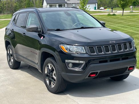 Used 2018 Jeep Compass Trailhawk w/ Leather Interior Group AWD/4WD image 2