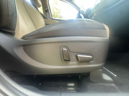 Used 2019 Hyundai Santa Fe Limited image 11