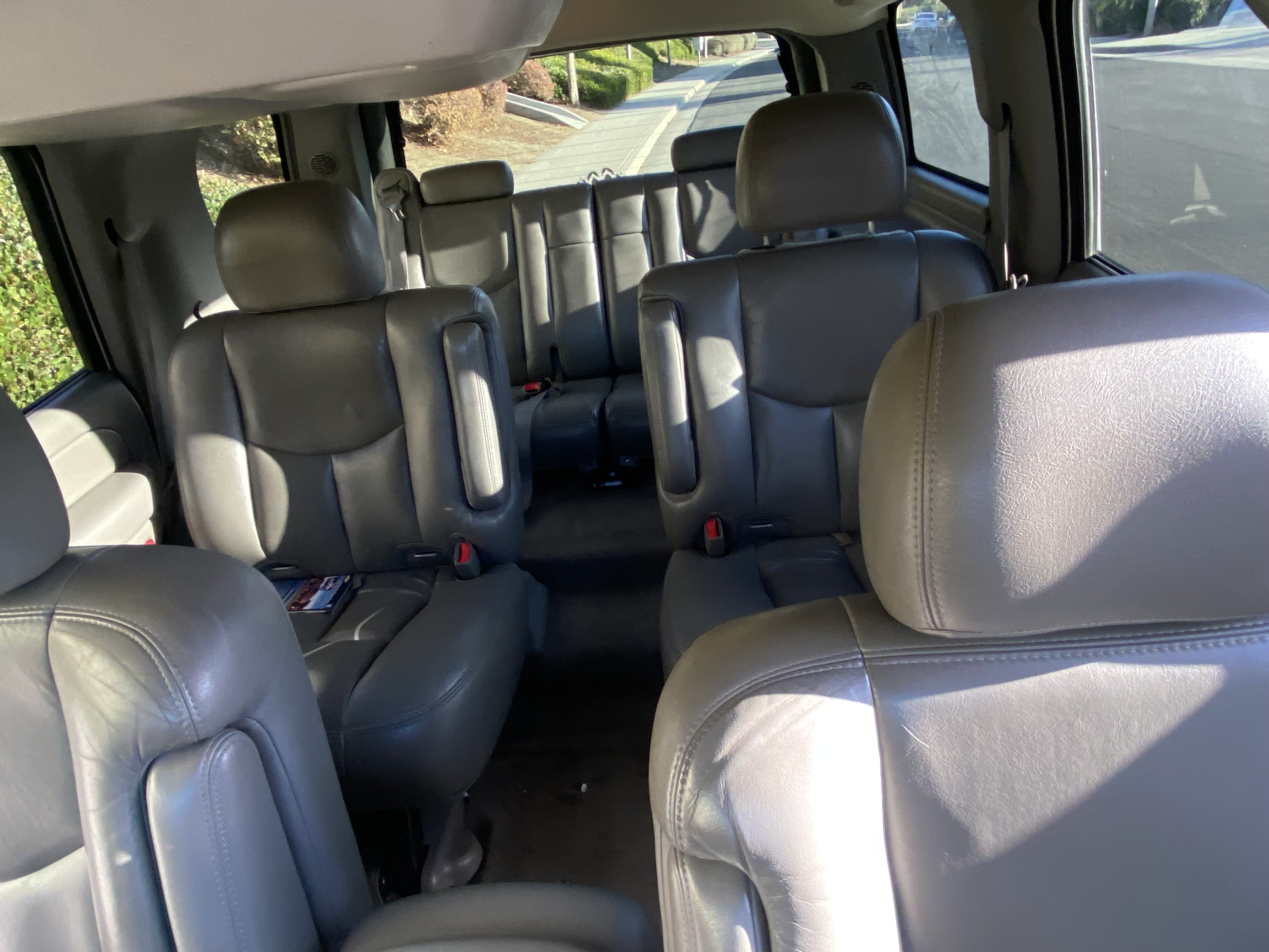 Used 2004 Chevrolet Tahoe LT RWD image 8