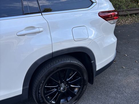 Used 2019 Toyota Highlander SE image 5