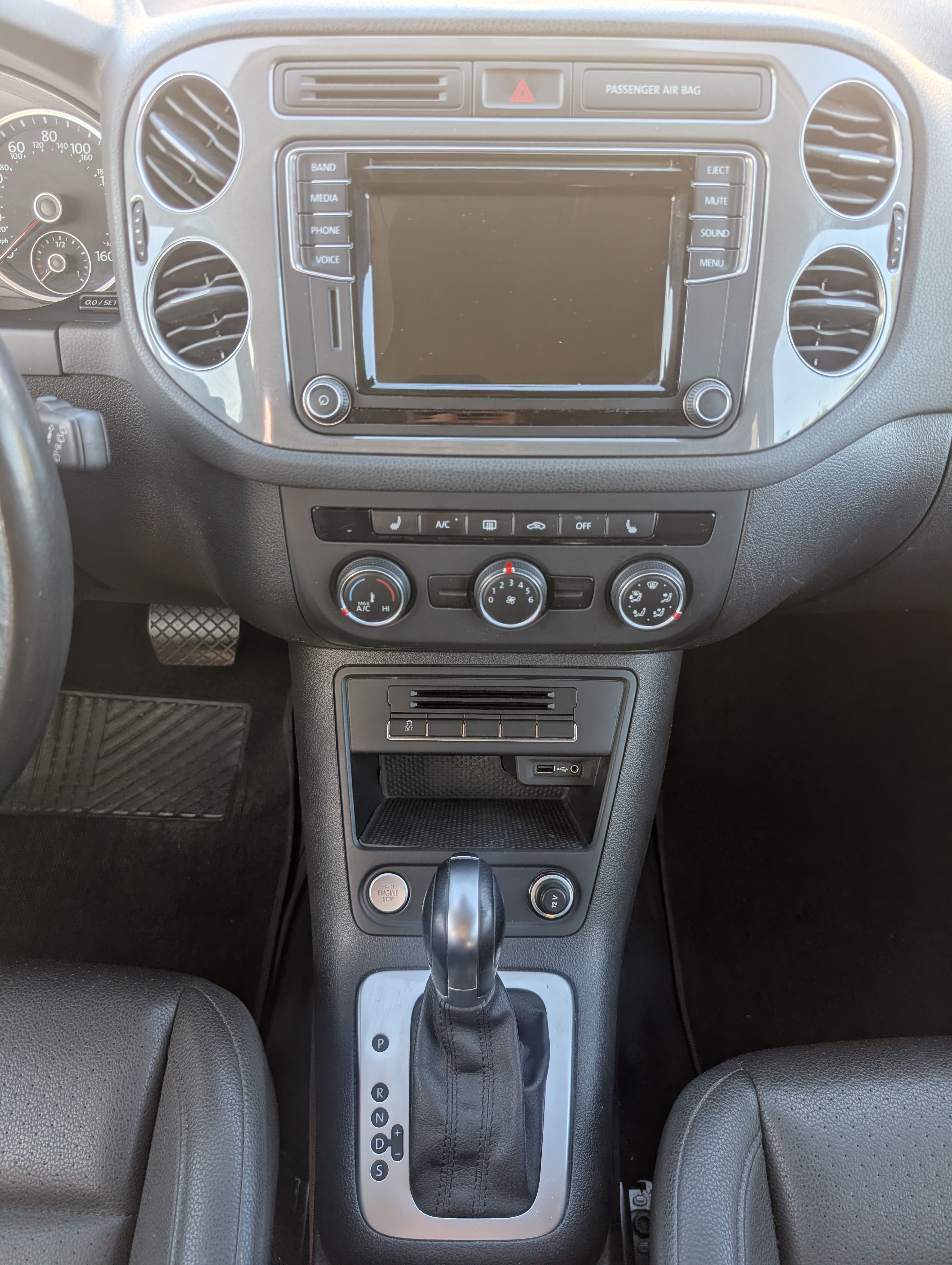 Used 2017 Volkswagen Tiguan S FWD image 12