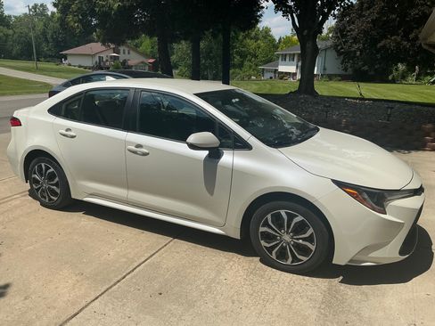 Used 2021 Toyota Corolla LE FWD image 9