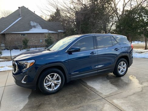 Used 2020 GMC Terrain SLE image 1