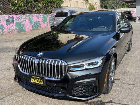 Used 2020 BMW 740i w/ M Sport Package image 2