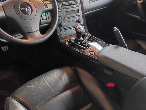 Used 2010 Chevrolet Corvette Coupe w/ 1LT RWD image 15