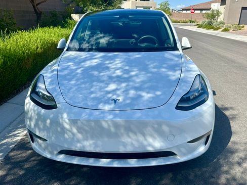 Used 2023 Tesla Model Y AWD image 2