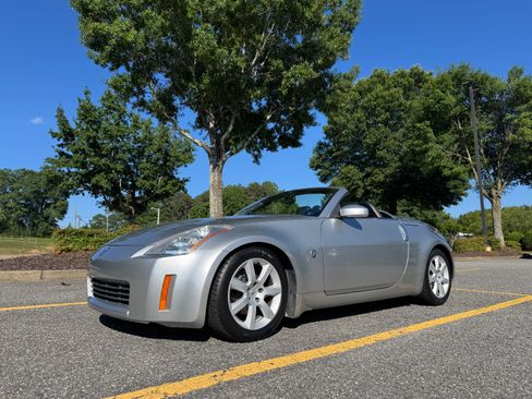 Used 2004 Nissan 350Z Touring RWD image 7