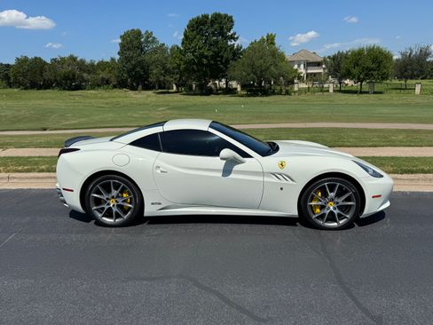 Used 2011 Ferrari California image 4