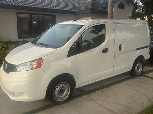 Used 2021 Nissan NV200 S FWD image 1