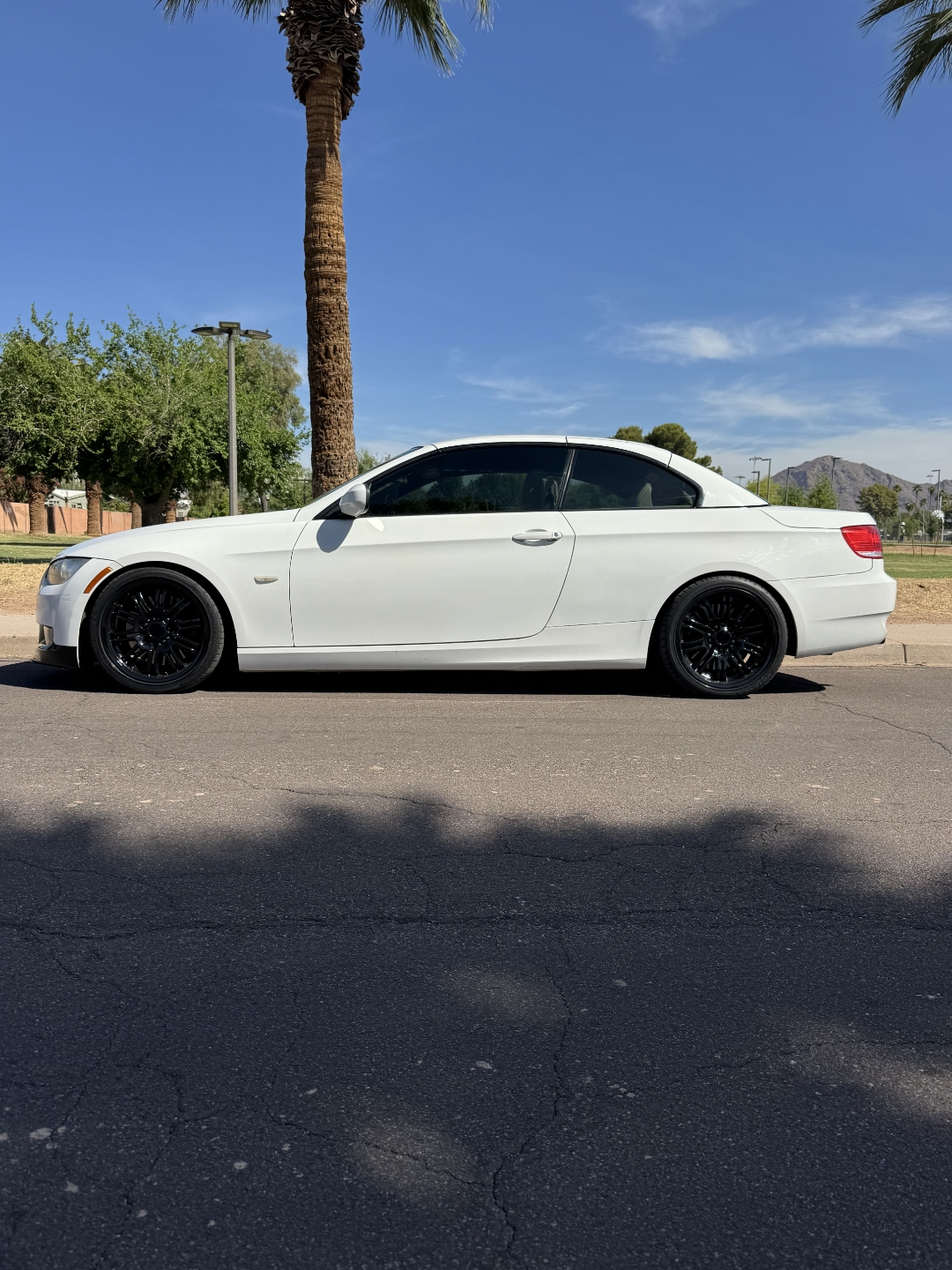 Used 2010 BMW 335i Convertible RWD image 2