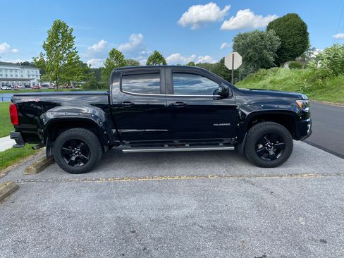 Used 2016 Chevrolet Colorado LT w/ Midnight Edition image 2