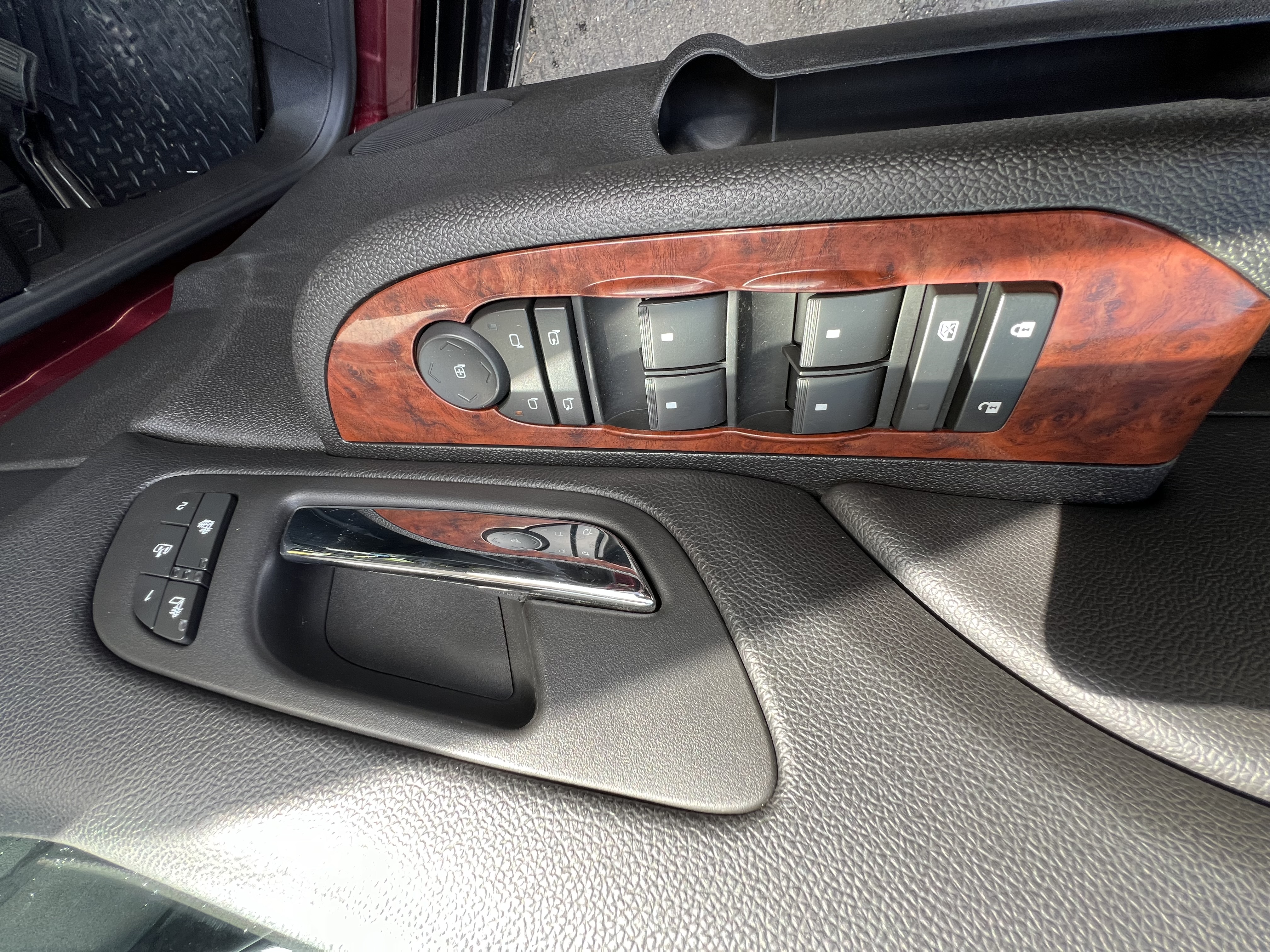 Used 2008 Chevrolet Suburban 2500 LT AWD/4WD image 12