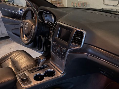 Used 2018 Jeep Grand Cherokee Limited AWD/4WD image 9