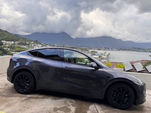 Used 2021 Tesla Model Y Long Range image 8