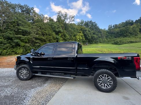 Used 2017 Ford F350 Lariat w/ Lariat Value Package AWD/4WD image 2