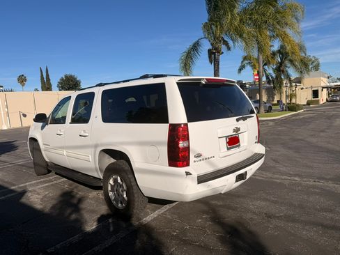 Used 2011 Chevrolet Suburban LT RWD image 4