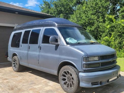 Used 1998 Chevrolet Express 1500 Van image 1