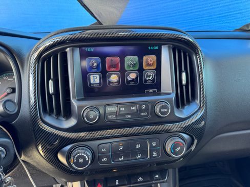 Used 2015 Chevrolet Colorado LT w/ LT Convenience Package RWD image 16
