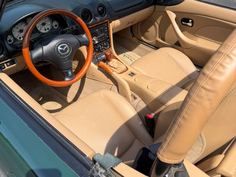 Used 2001 MAZDA MX-5 Miata RWD image 9