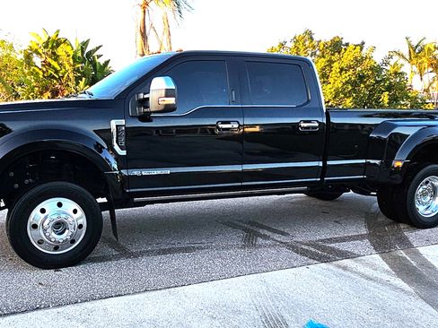 Used 2018 Ford F450 Platinum w/ Platinum Ultimate Package AWD/4WD image 12