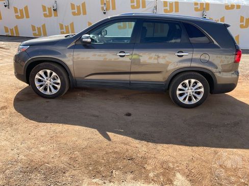 Used 2015 Kia Sorento EX w/ EX V6 Touring Package image 11