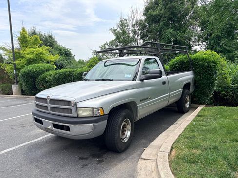 Used 2001 Dodge Ram 2500 Truck 2WD Regular Cab image 2