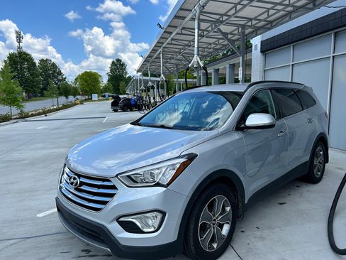 Used 2014 Hyundai Santa Fe GLS image 8
