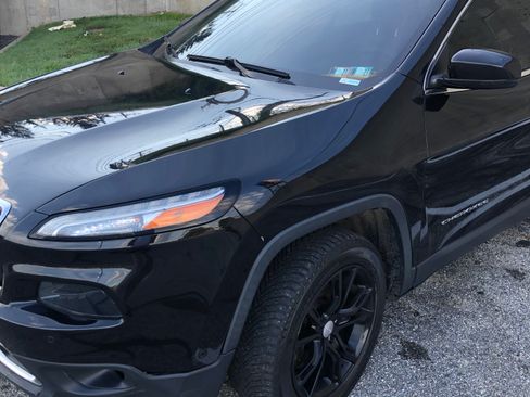 Used 2014 Jeep Cherokee Limited w/ Technology Group AWD/4WD image 2