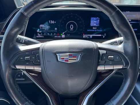 Used 2022 Cadillac Escalade Premium Luxury Platinum image 9