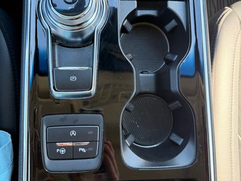 Used 2020 Ford Edge Titanium w/ Equipment Group 301A AWD/4WD image 28