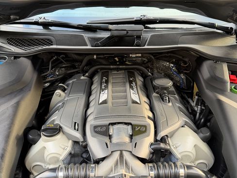 Used 2017 Porsche Cayenne Turbo S image 17