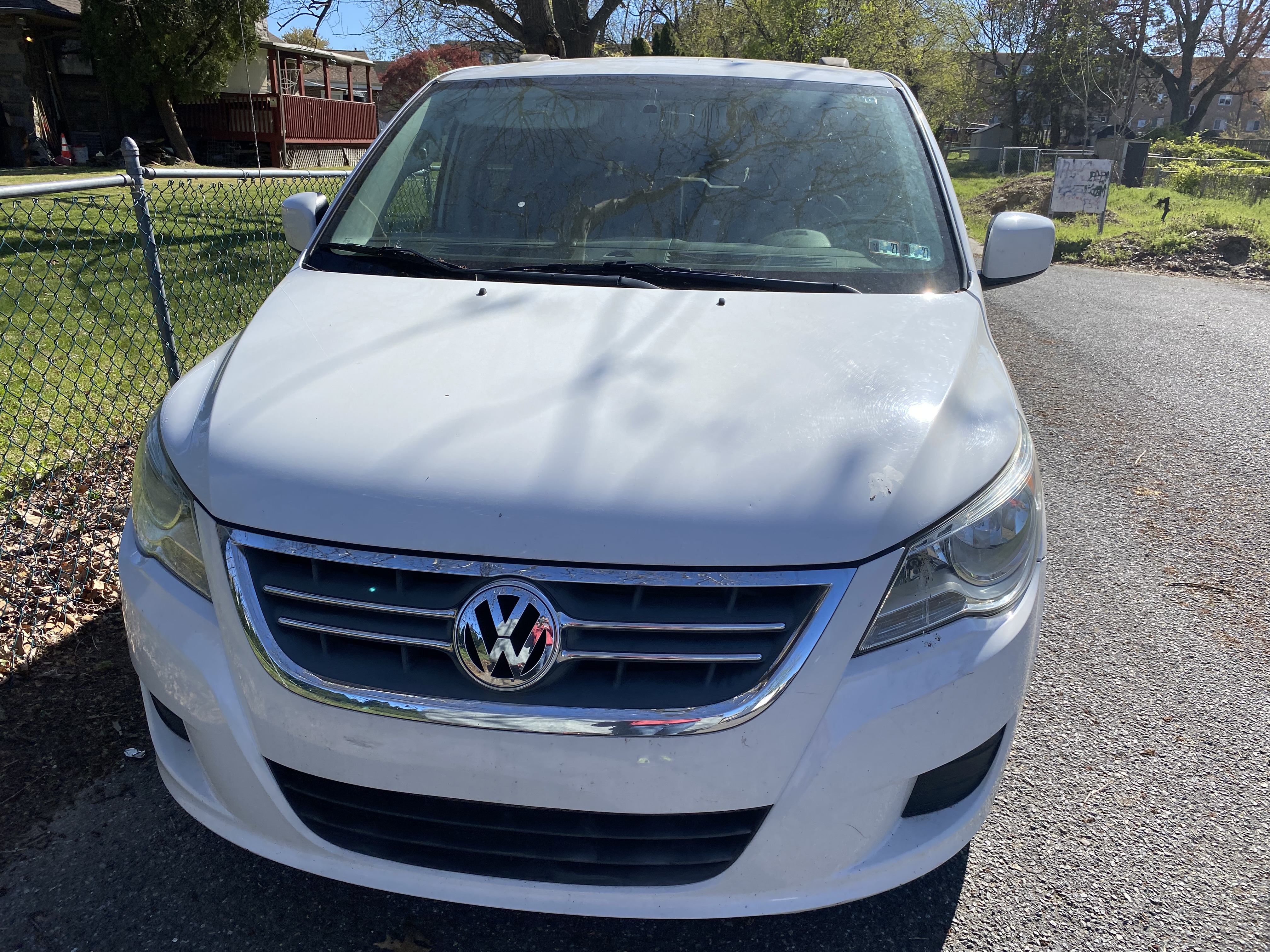 Used 2013 Volkswagen Routan SE FWD image 4