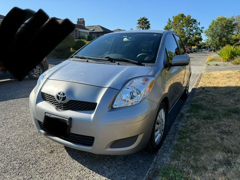 Used 2009 Toyota Yaris 4-Door Hatchback FWD image 1