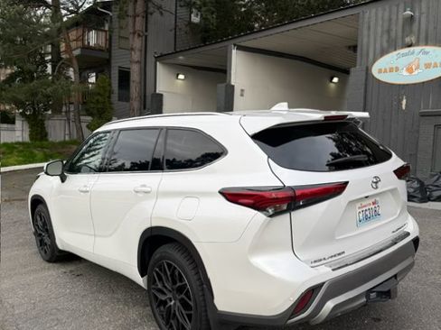 Used 2023 Toyota Highlander Platinum image 6