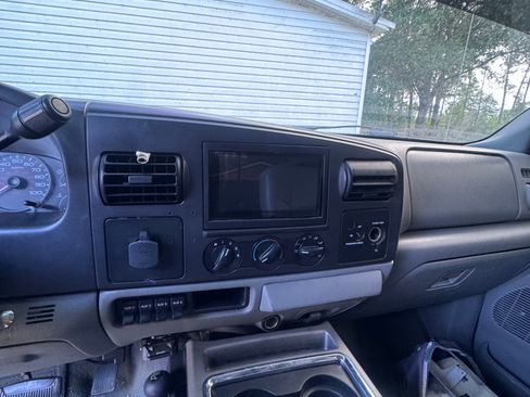 Used 2005 Ford F350 4x4 SuperCab DRW Super Duty image 8