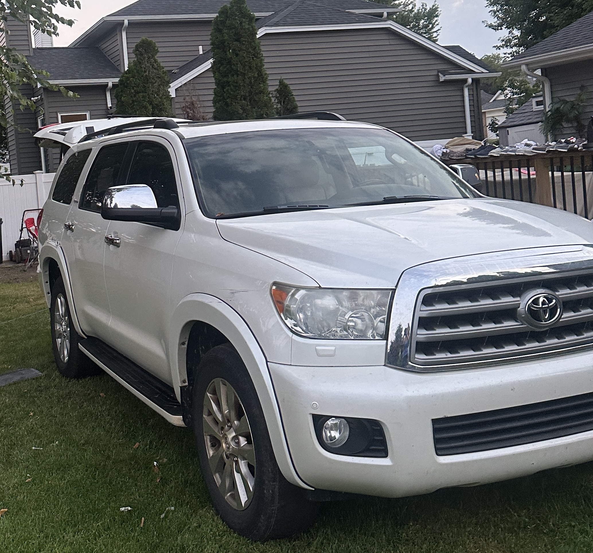 Used 2014 Toyota Sequoia Platinum AWD/4WD image 2