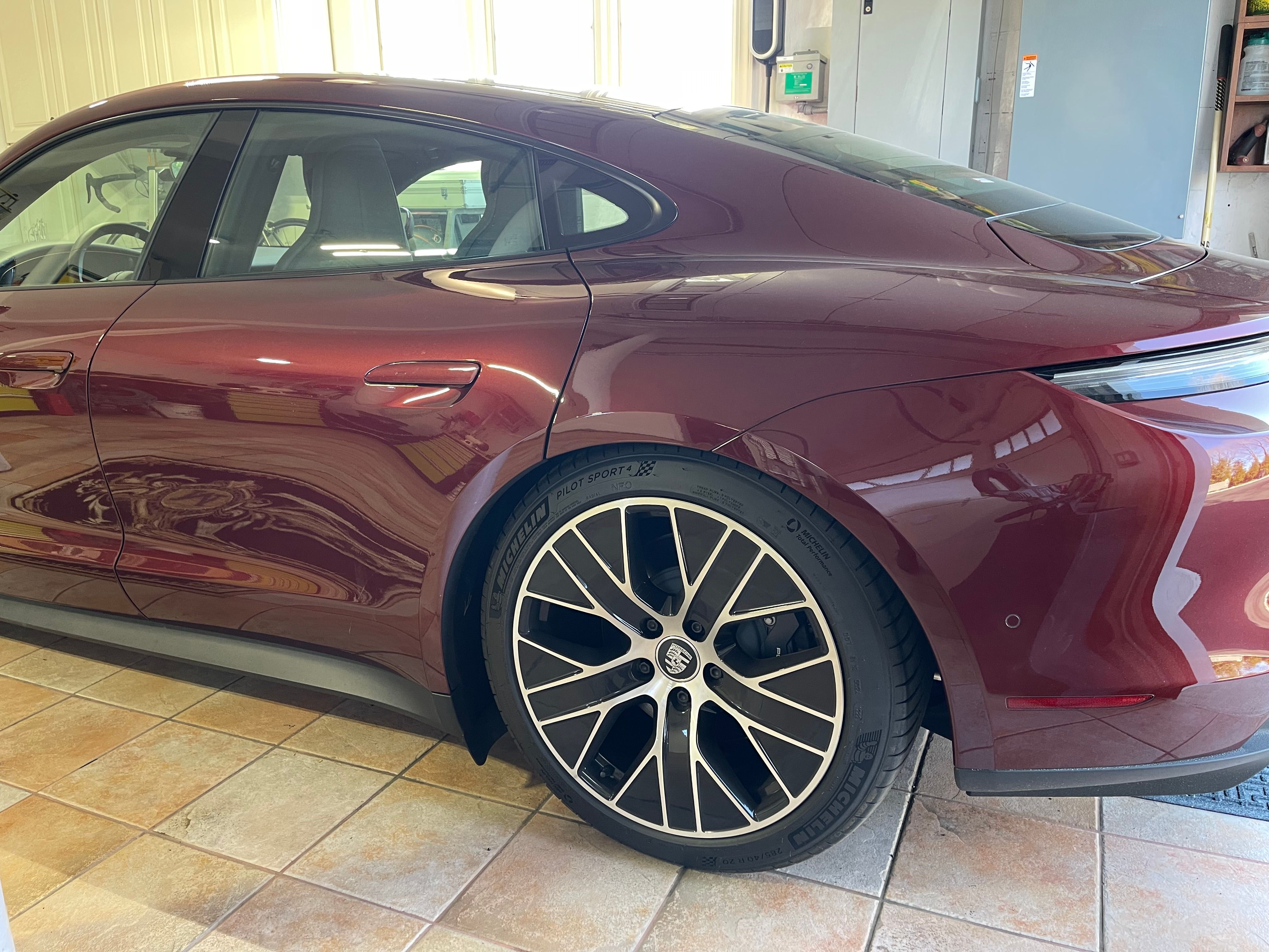 Used 2022 Porsche Taycan RWD image 8