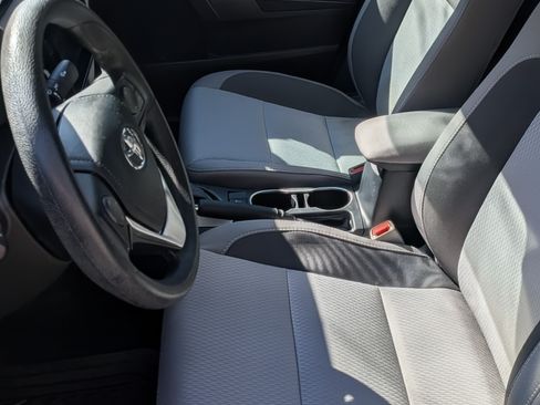 Used 2017 Toyota Corolla LE image 11