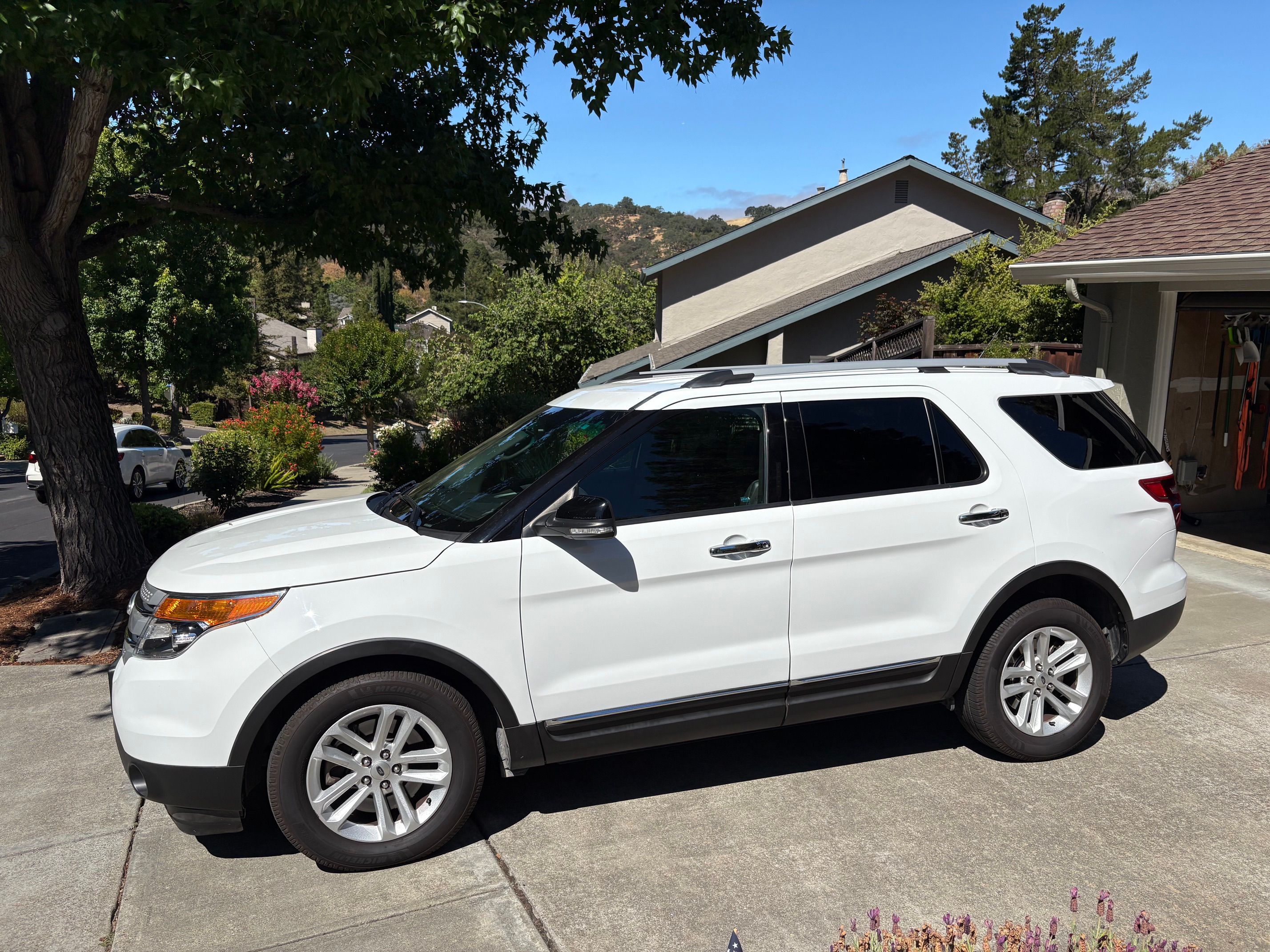 Used 2015 Ford Explorer XLT w/ Equipment Group 202A FWD image 5