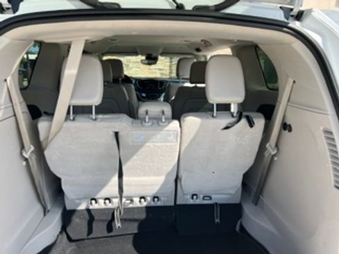 Used 2021 Chrysler Pacifica Touring-L FWD image 10