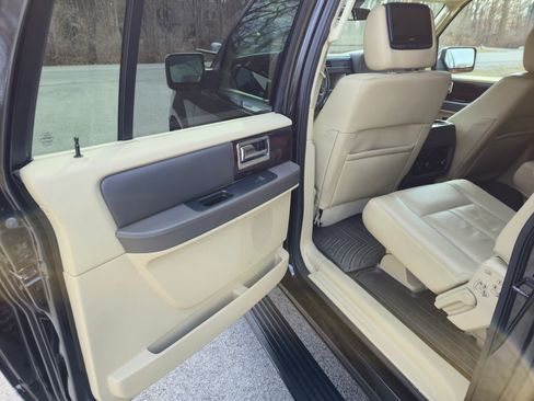 Used 2015 Lincoln Navigator L 4WD w/ Equipment Group 101A Reserve image 10